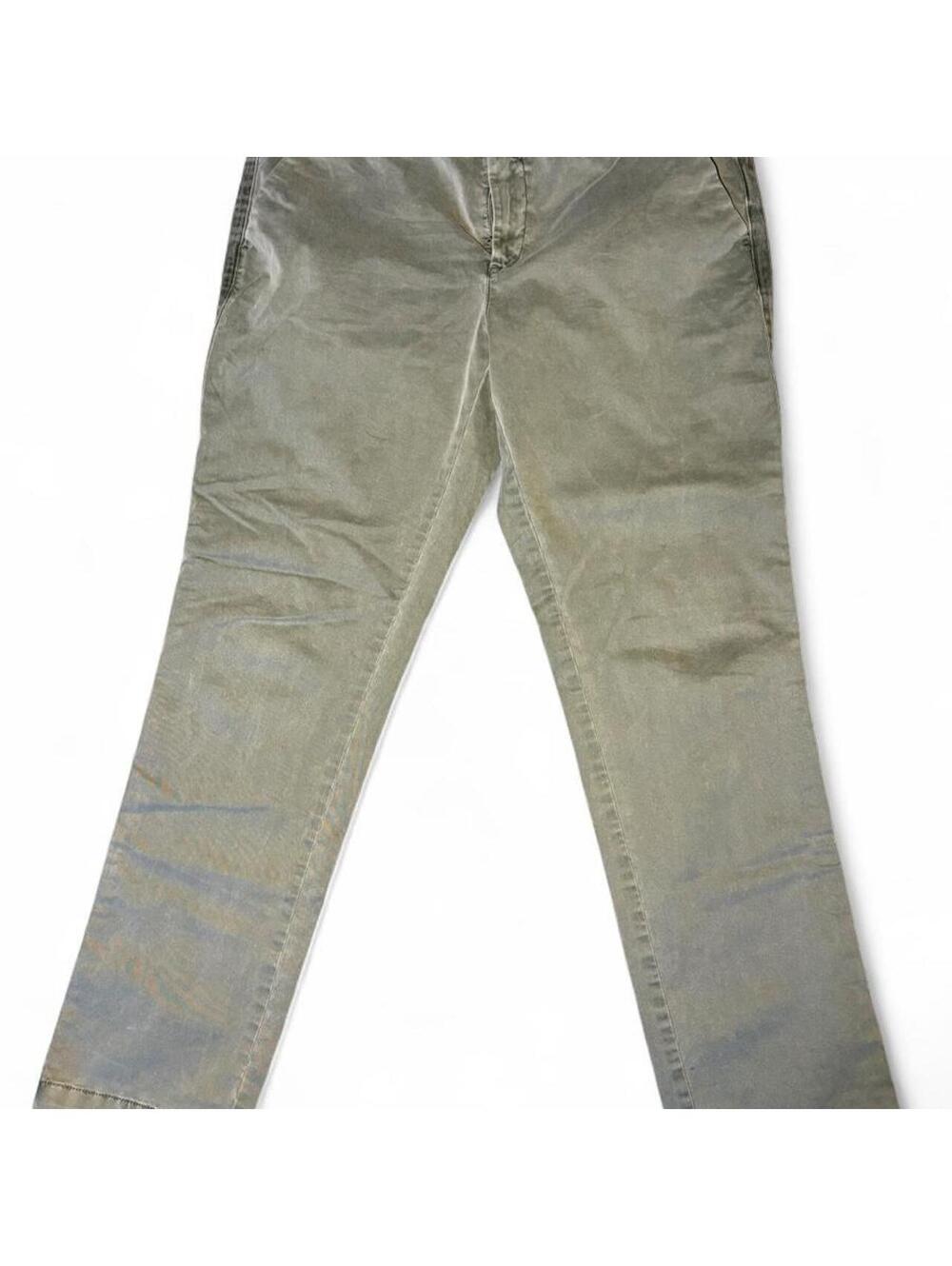 Gap green low rise chino pants. Perfect with kitten heels, flats or sandals.